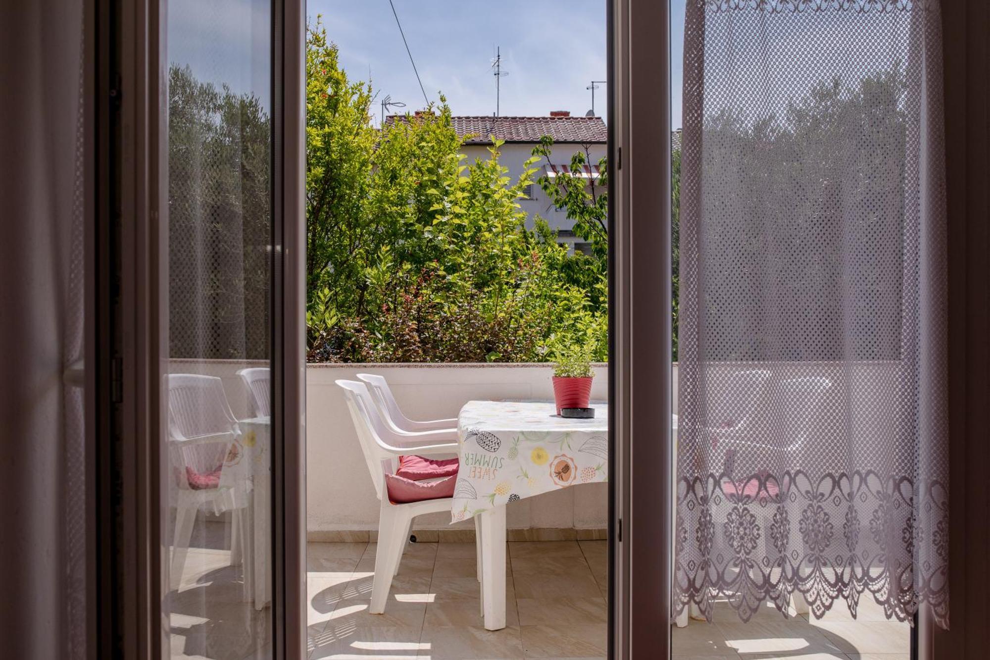 Lovely Meta Apartments Palit Екстер'єр фото