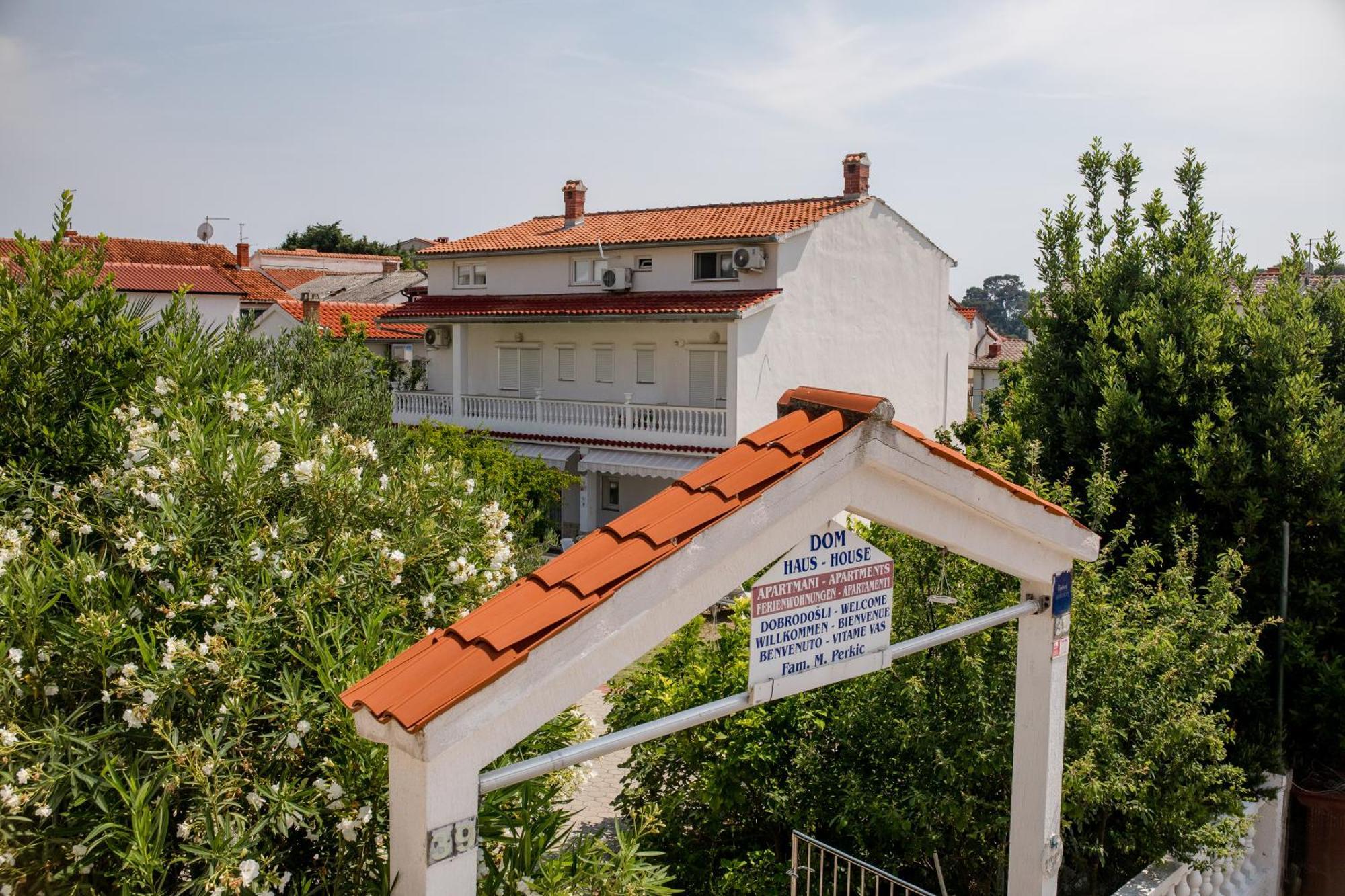 Lovely Meta Apartments Palit Екстер'єр фото