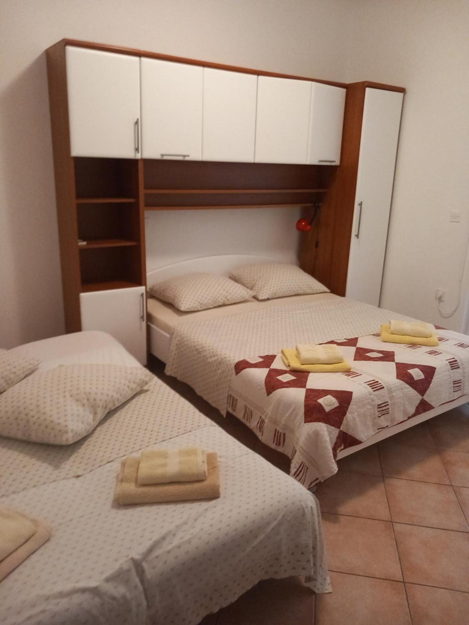 Lovely Meta Apartments Palit Екстер'єр фото