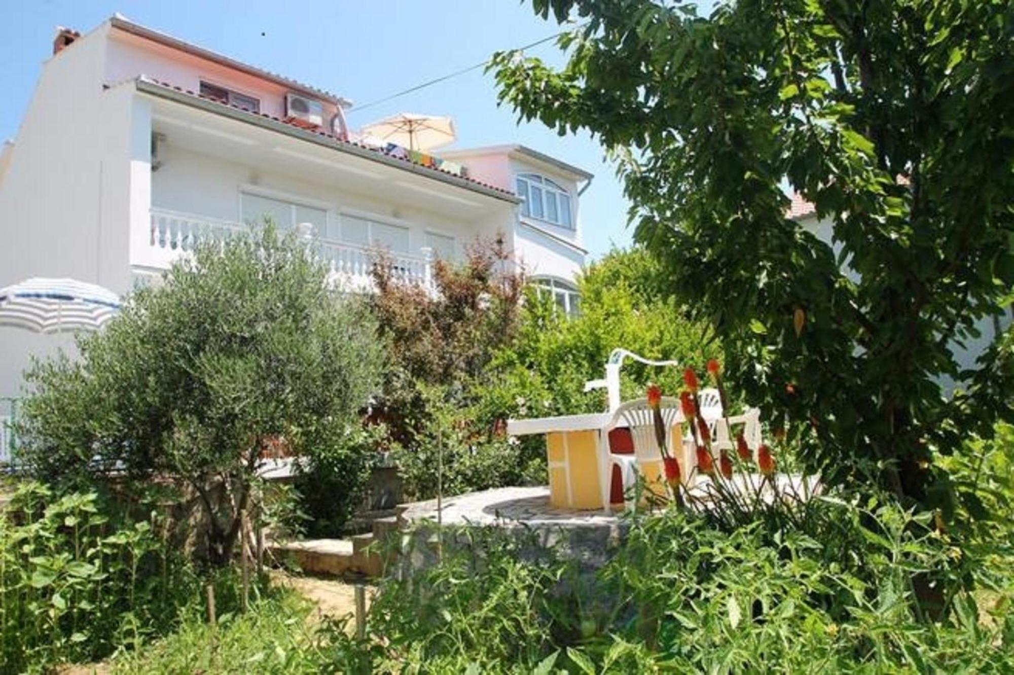 Lovely Meta Apartments Palit Екстер'єр фото